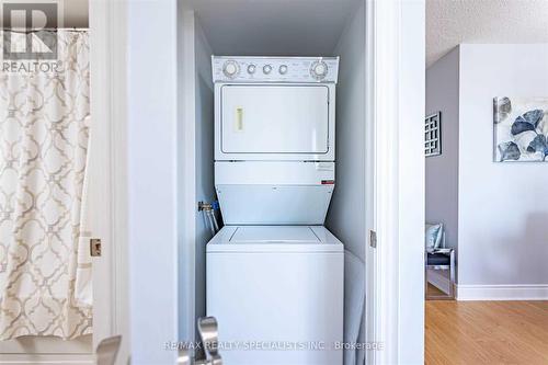 1312 - 15 Greenview Avenue, Toronto, ON - Indoor Photo Showing Laundry Room