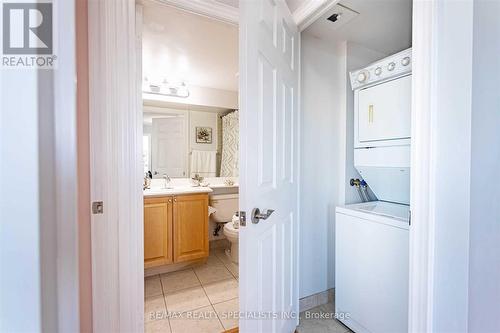 1312 - 15 Greenview Avenue, Toronto, ON - Indoor Photo Showing Laundry Room