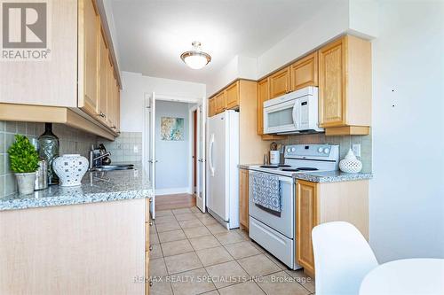 1312 - 15 Greenview Avenue, Toronto, ON - Indoor Photo Showing Kitchen