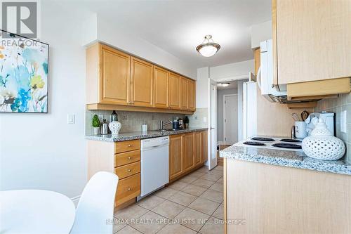 1312 - 15 Greenview Avenue, Toronto, ON - Indoor Photo Showing Kitchen