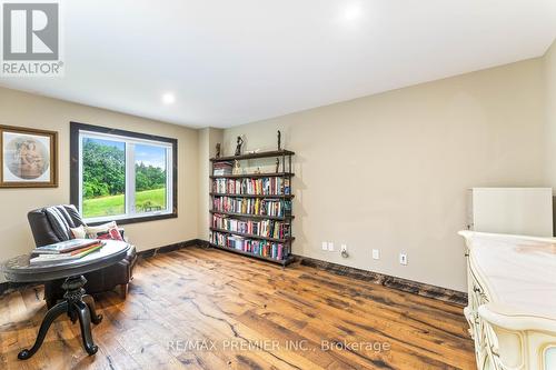 6808 Coolihans Side Road, Caledon, ON - Indoor Photo Showing Other Room