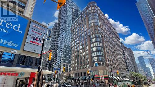 1002 - 7 Carlton Street, Toronto, ON - Outdoor With Facade