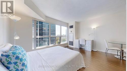 1002 - 7 Carlton Street, Toronto, ON - Indoor Photo Showing Bedroom