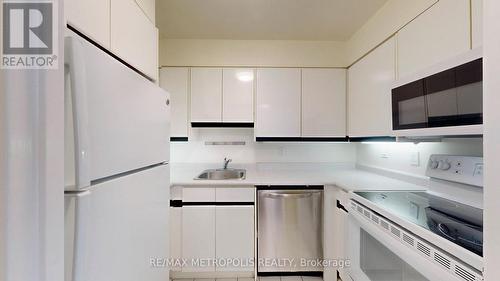 1002 - 7 Carlton Street, Toronto, ON - Indoor Photo Showing Kitchen