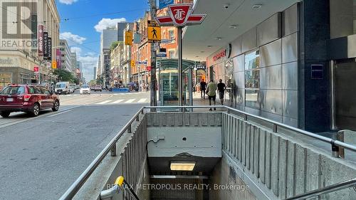 1002 - 7 Carlton Street, Toronto, ON -  Photo Showing Other Room