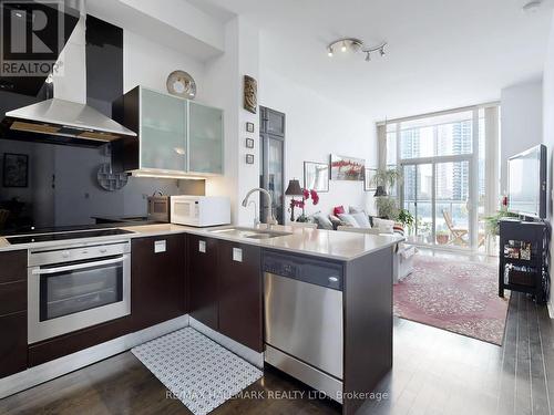 517 - 3391 Bloor Street W, Toronto (Islington-City Centre West), ON - Indoor Photo Showing Kitchen With Upgraded Kitchen