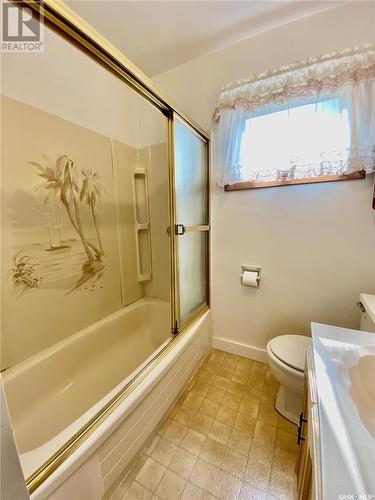 621 Herbert Street, Brownlee, SK - Indoor Photo Showing Bathroom