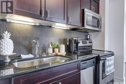 603 320 5Th Avenue N, Saskatoon, SK - Indoor Photo Showing Kitchen With Double Sink