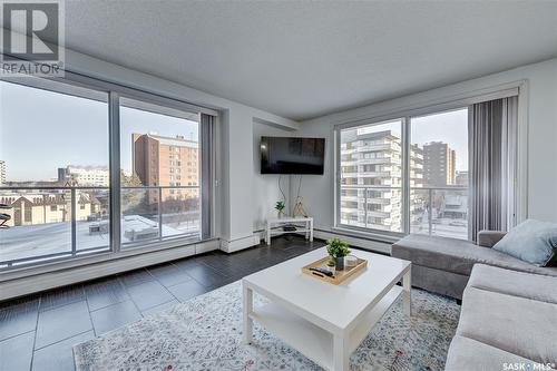 603 320 5Th Avenue N, Saskatoon, SK - Indoor Photo Showing Living Room