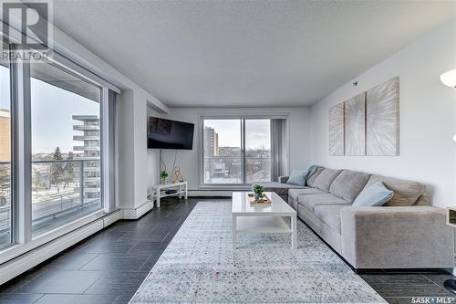 603 320 5Th Avenue N, Saskatoon, SK - Indoor Photo Showing Living Room