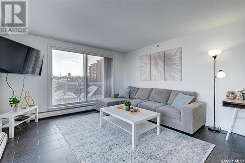 603 320 5Th Avenue N, Saskatoon, SK - Indoor Photo Showing Living Room