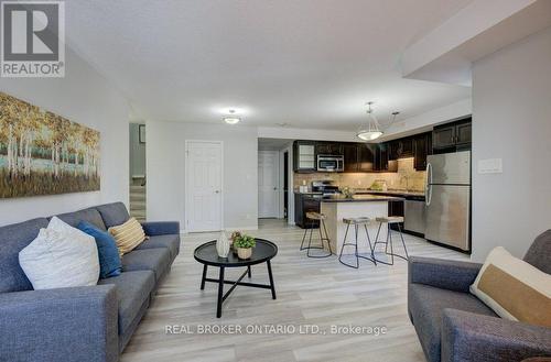 8H - 1460 Highland Road W, Kitchener, ON - Indoor Photo Showing Living Room