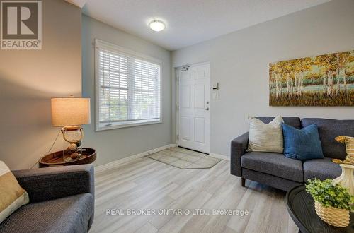 8H - 1460 Highland Road W, Kitchener, ON - Indoor Photo Showing Living Room