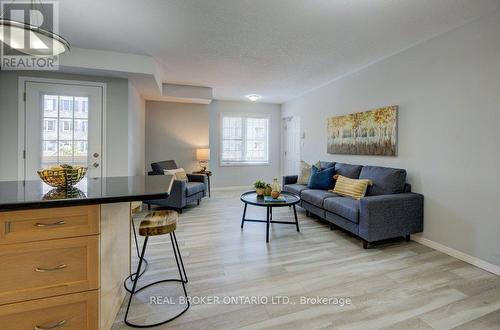 8H - 1460 Highland Road W, Kitchener, ON - Indoor Photo Showing Living Room