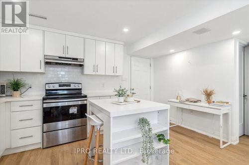 925 Hickory Crescent E, Milton (Cobban), ON - Indoor Photo Showing Kitchen With Upgraded Kitchen