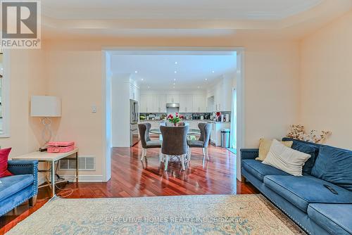 1638 Barbertown Road, Mississauga (East Credit), ON - Indoor Photo Showing Living Room