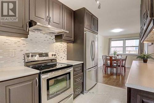 96 Baker Avenue W, Richmond Hill (Crosby), ON - Indoor Photo Showing Kitchen