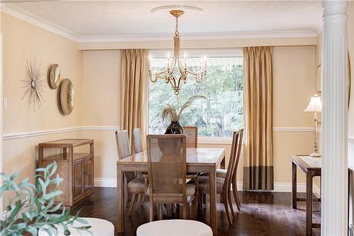 306 Oakwood Court, Burlington, ON - Indoor Photo Showing Dining Room