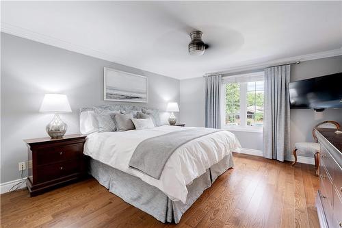 306 Oakwood Court, Burlington, ON - Indoor Photo Showing Bedroom