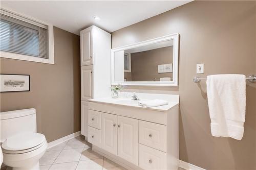 306 Oakwood Court, Burlington, ON - Indoor Photo Showing Bathroom