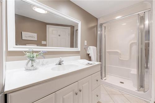 306 Oakwood Court, Burlington, ON - Indoor Photo Showing Bathroom