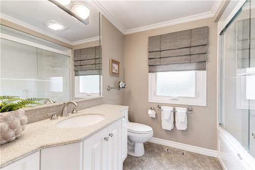 306 Oakwood Court, Burlington, ON - Indoor Photo Showing Bathroom