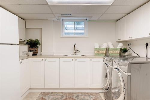 306 Oakwood Court, Burlington, ON - Indoor Photo Showing Laundry Room