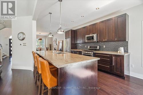 17 Winegarden Trail, Hamilton (Dundas), ON - Indoor Photo Showing Kitchen With Upgraded Kitchen