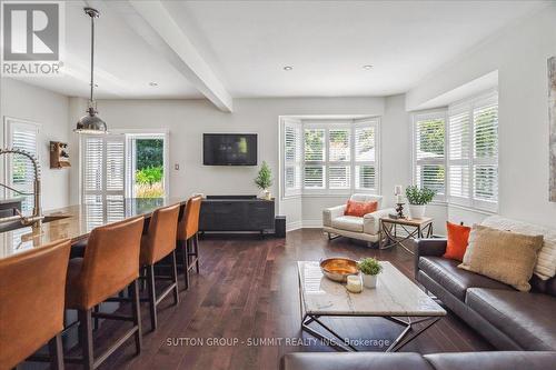 17 Winegarden Trail, Hamilton (Dundas), ON - Indoor Photo Showing Living Room