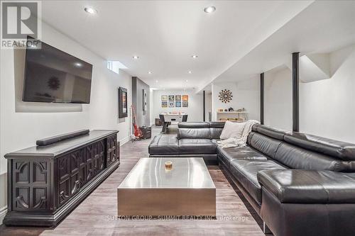 17 Winegarden Trail, Hamilton (Dundas), ON - Indoor Photo Showing Living Room