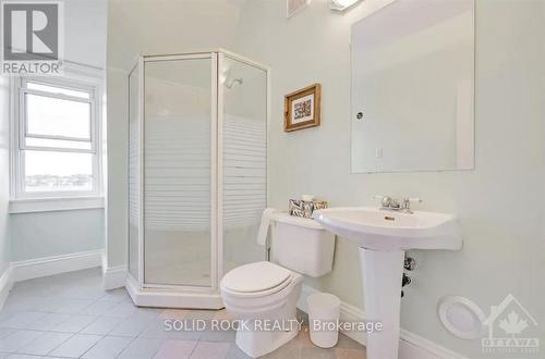 18 Rockwood Street, Ottawa, ON - Indoor Photo Showing Bathroom