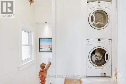 18 Rockwood Street, Ottawa, ON - Indoor Photo Showing Laundry Room