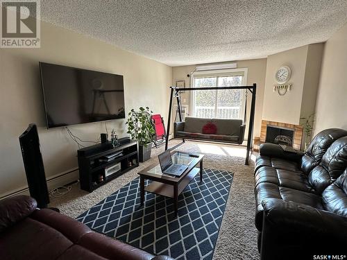 201 1832 Eaglesham Avenue, Weyburn, SK - Indoor Photo Showing Living Room