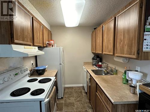 201 1832 Eaglesham Avenue, Weyburn, SK - Indoor Photo Showing Kitchen