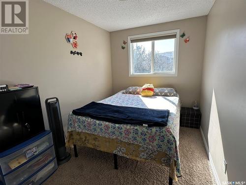 201 1832 Eaglesham Avenue, Weyburn, SK - Indoor Photo Showing Bedroom