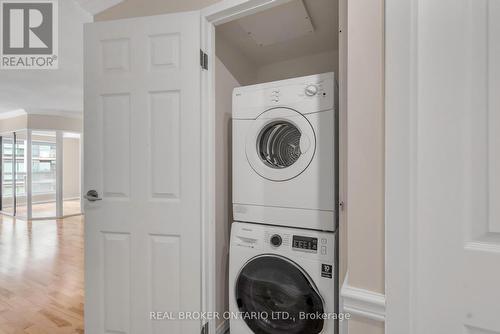 2113 - 25 The Esplanade, Toronto (Waterfront Communities), ON - Indoor Photo Showing Laundry Room