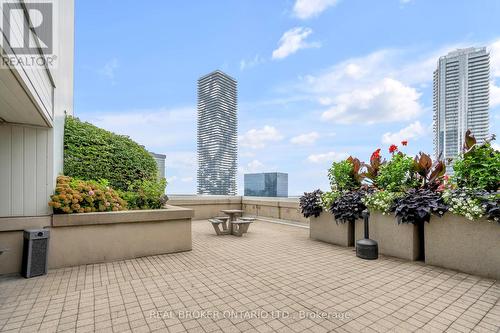 2113 - 25 The Esplanade, Toronto (Waterfront Communities), ON - Outdoor