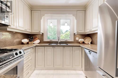 306 Oakwood Court, Burlington (Roseland), ON - Indoor Photo Showing Kitchen With Double Sink