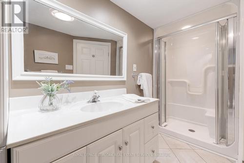 306 Oakwood Court, Burlington (Roseland), ON - Indoor Photo Showing Bathroom