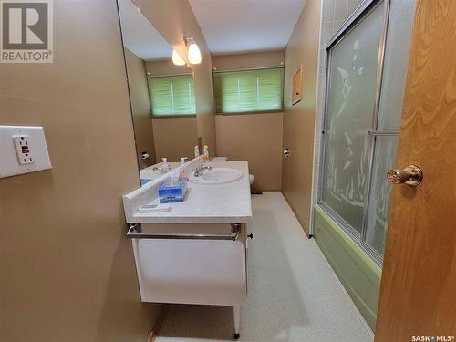 102 Jubilee Bay, Unity, SK - Indoor Photo Showing Bathroom