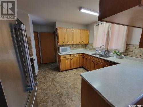 102 Jubilee Bay, Unity, SK - Indoor Photo Showing Kitchen With Double Sink