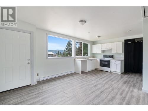 5030 Cousins Road, Peachland, BC - Indoor Photo Showing Kitchen