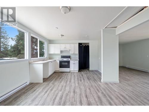 5030 Cousins Road, Peachland, BC - Indoor Photo Showing Kitchen