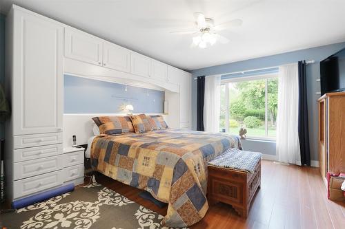 108-650 Lexington Drive, Kelowna, BC - Indoor Photo Showing Bedroom