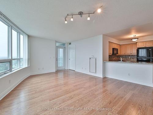 2119-25 Greenview Ave, Toronto, ON - Indoor Photo Showing Kitchen