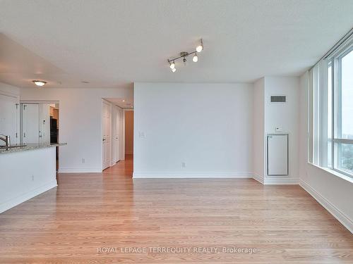 2119-25 Greenview Ave, Toronto, ON - Indoor Photo Showing Other Room