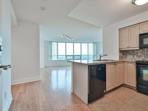 2119-25 Greenview Ave, Toronto, ON - Indoor Photo Showing Kitchen