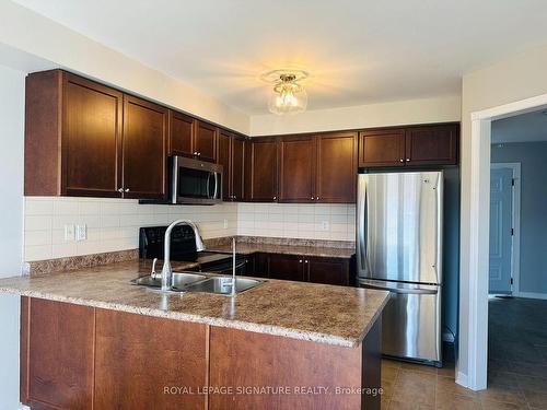 Main-1199 Meath Dr, Oshawa, ON - Indoor Photo Showing Kitchen With Double Sink