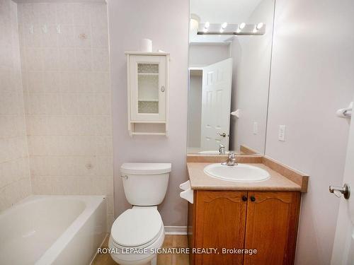 113-5260 Mcfarren Blvd, Mississauga, ON - Indoor Photo Showing Bathroom