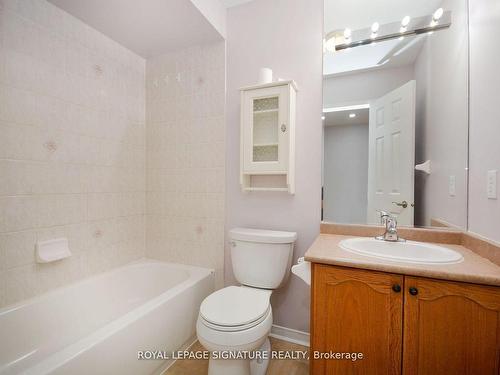 113-5260 Mcfarren Blvd, Mississauga, ON - Indoor Photo Showing Bathroom